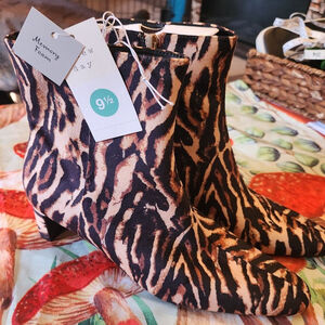 A New Day Ankle Boots & Booties 9.5 Brown Black Animal Print